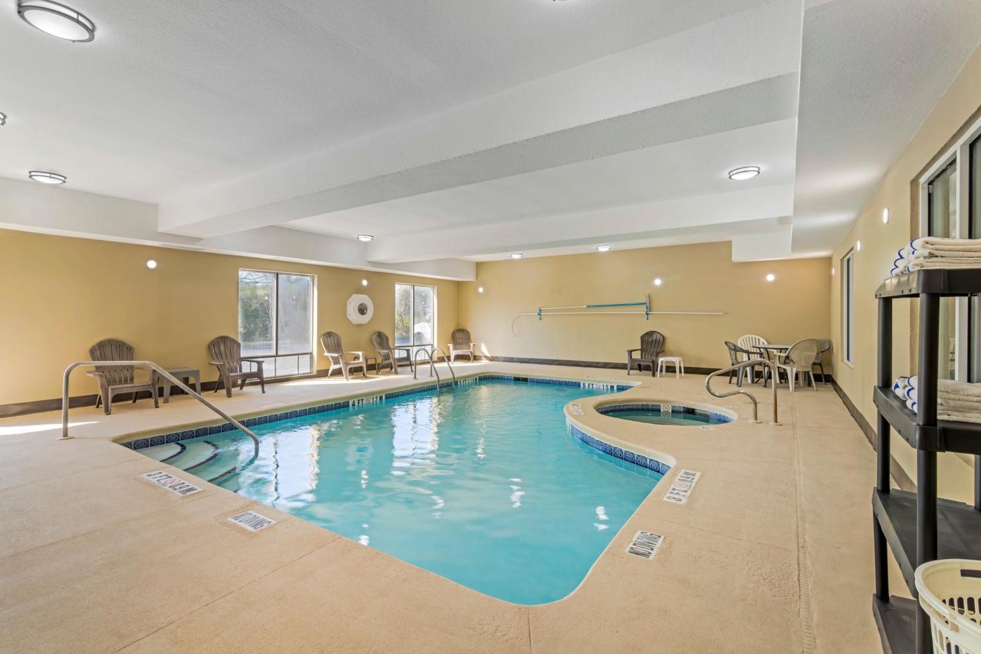 Comfort Suites Brunswick Exteriör bild